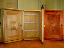 Avainkaapit: Tervaleppä - 22€. Petsattu mänty - 14€.